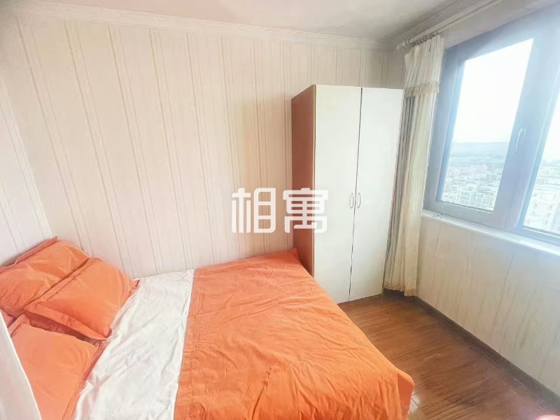 龙泽·龙泽苑西区·高楼层·5居室·次卧4